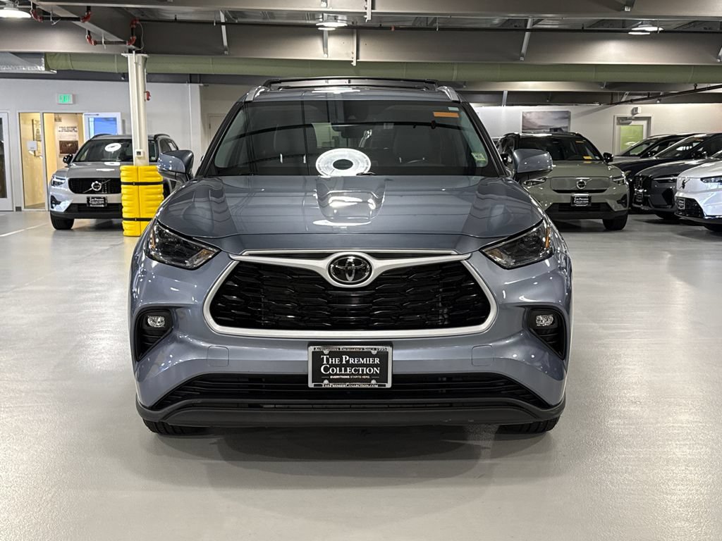 Used 2023 Toyota Highlander XLE AWD/4WD image 6