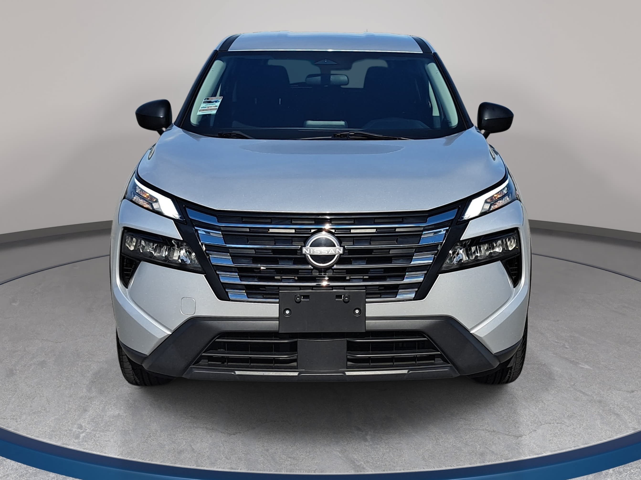 Used 2024 Nissan Rogue S AWD/4WD image 2