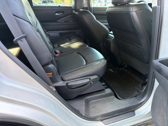 Used 2023 Nissan Pathfinder SL w/ Black Appearance Package FWD image 15
