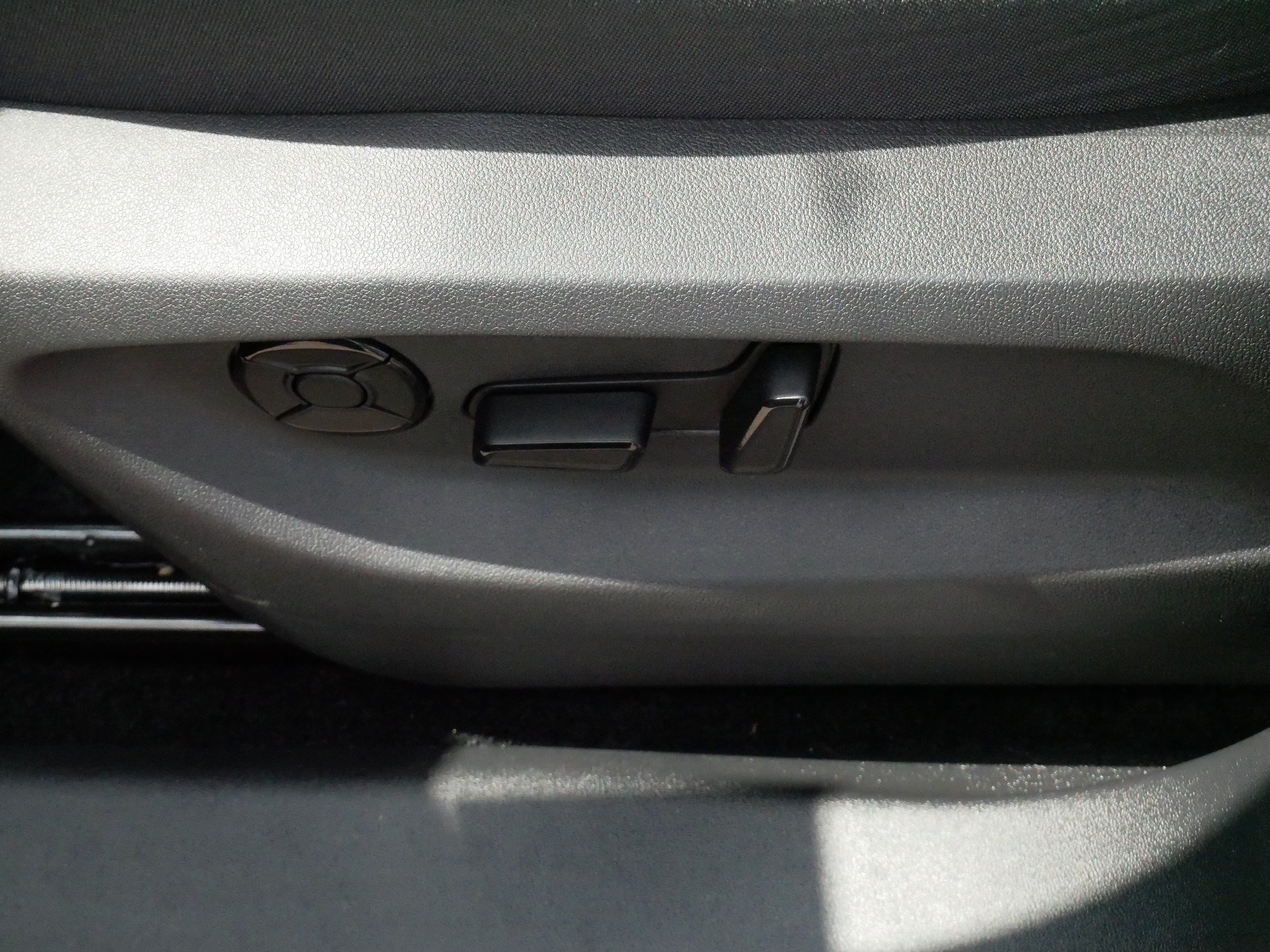 Certified 2025 Volkswagen Tiguan SE AWD/4WD image 20