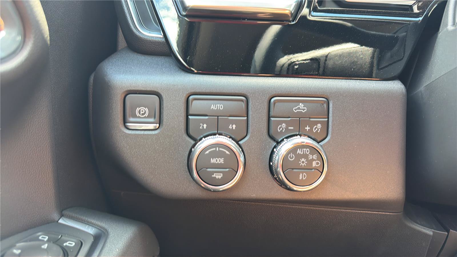New 2026 GMC Sierra 1500 Elevation w/ Elevation Select Package AWD/4WD image 14