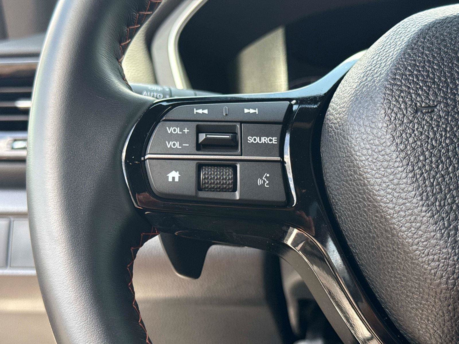 Certified 2025 Honda Pilot Sport image 31
