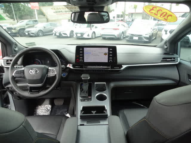 Certified 2023 Toyota Sienna XLE Woodland Edition image 22