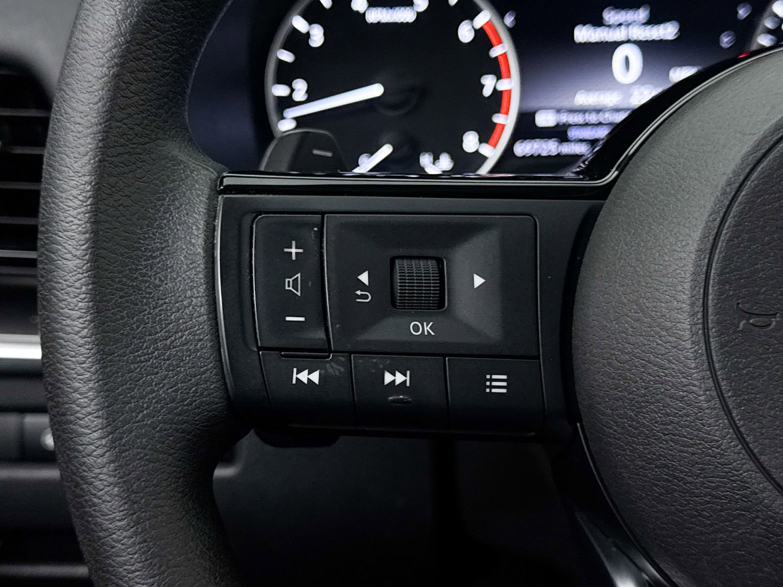 Used 2022 Nissan Rogue SV image 33