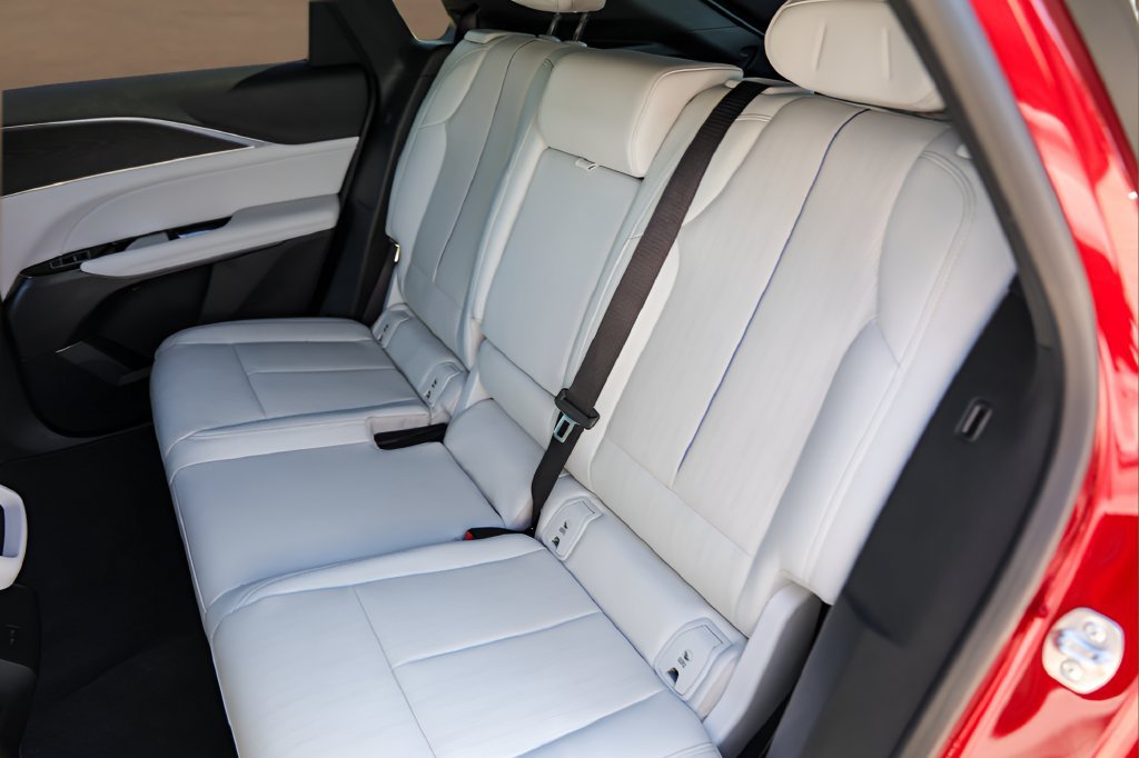 Certified 2024 Cadillac Lyriq Luxury RWD image 21