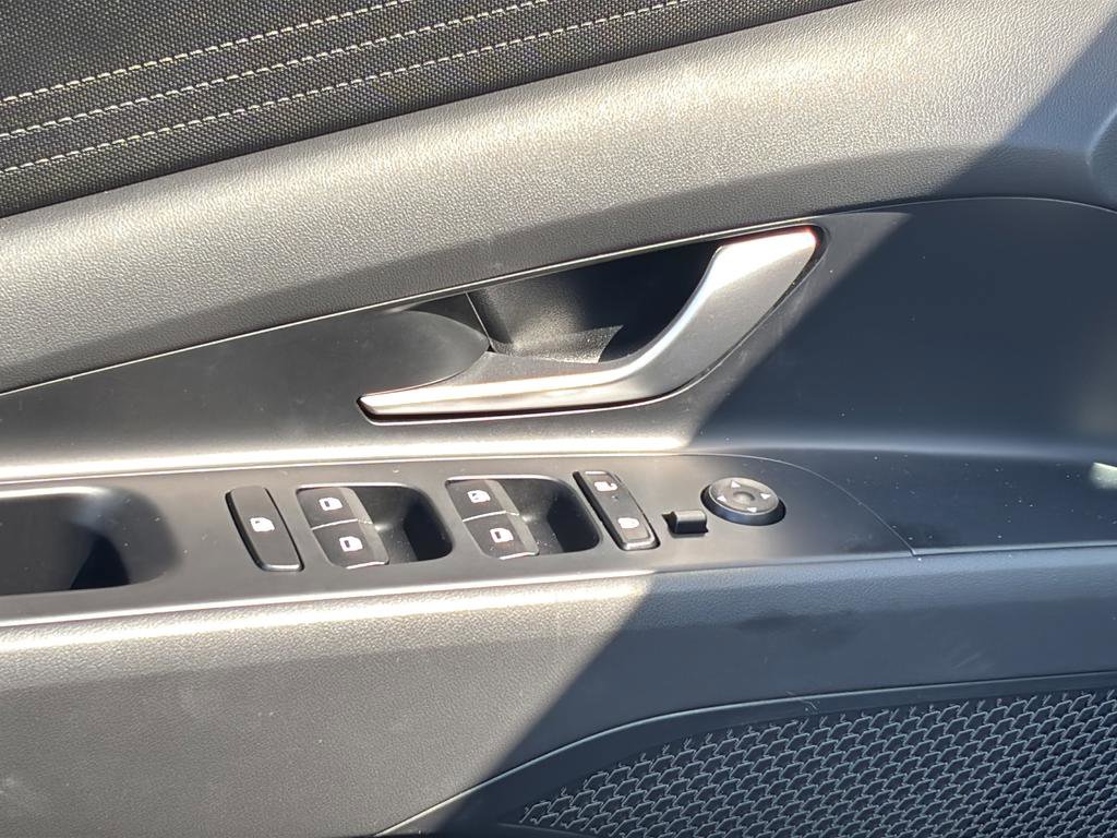 Certified 2025 Hyundai Elantra SE FWD image 16