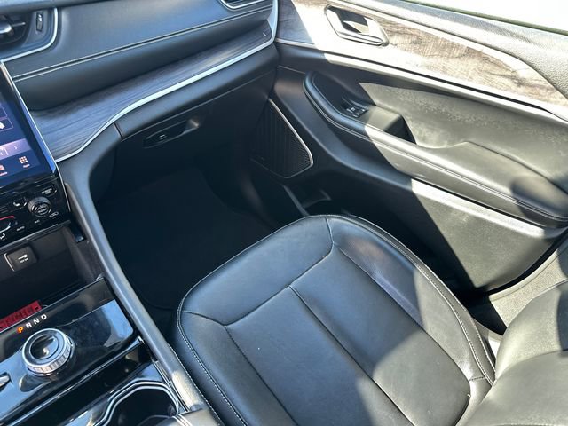 Used 2022 Jeep Grand Cherokee L Limited AWD/4WD image 25