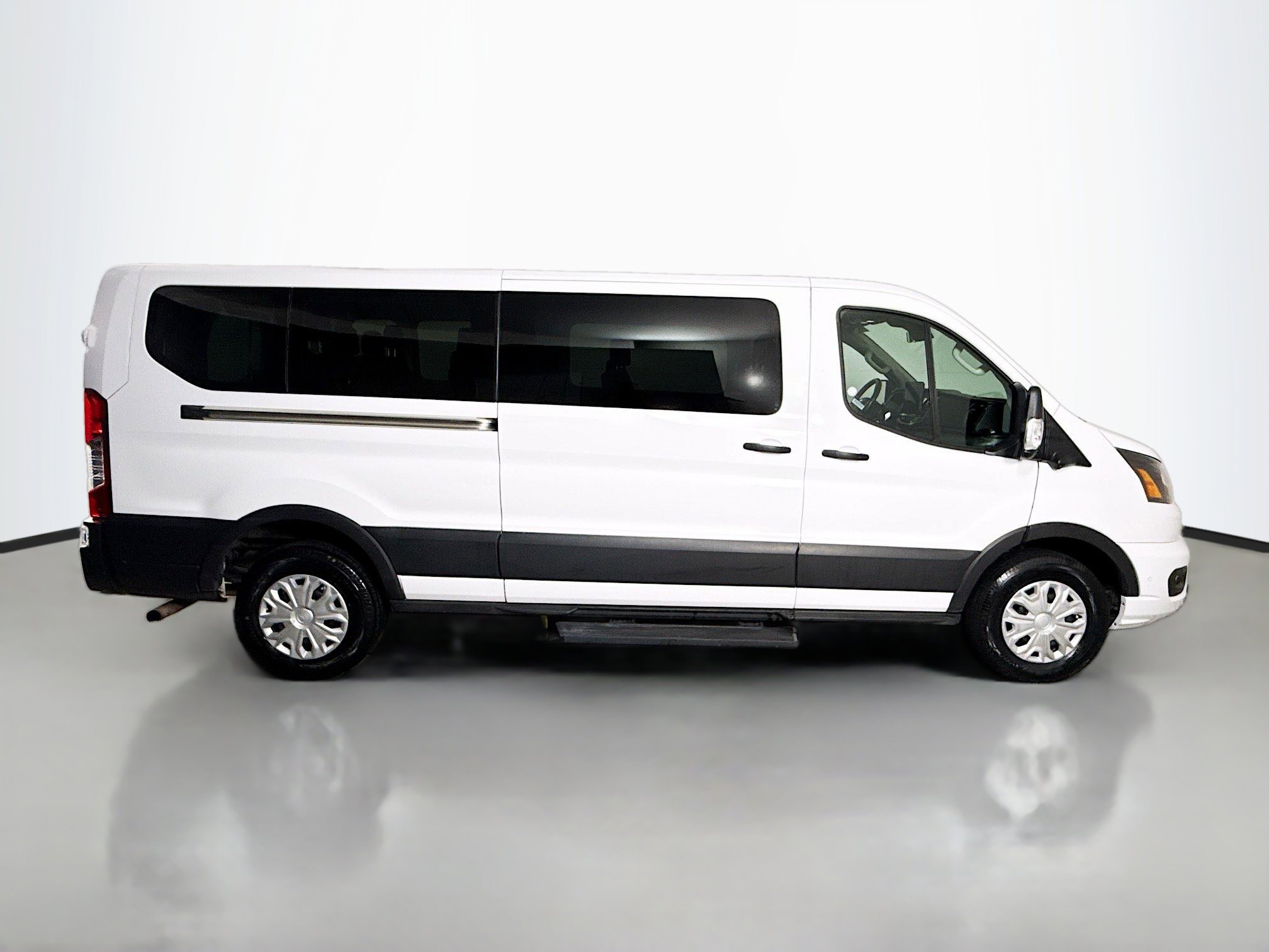 Used 2023 Ford Transit 350 XLT image 11