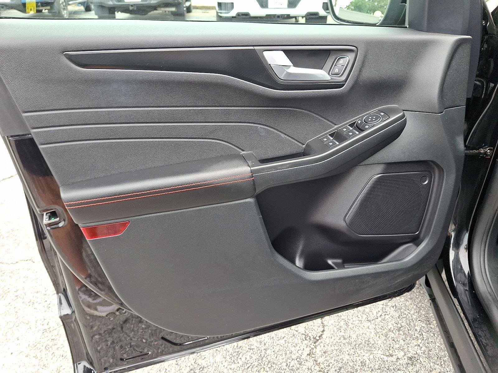 Certified 2022 Ford Escape SEL w/ SEL Stealth AWD Package image 14
