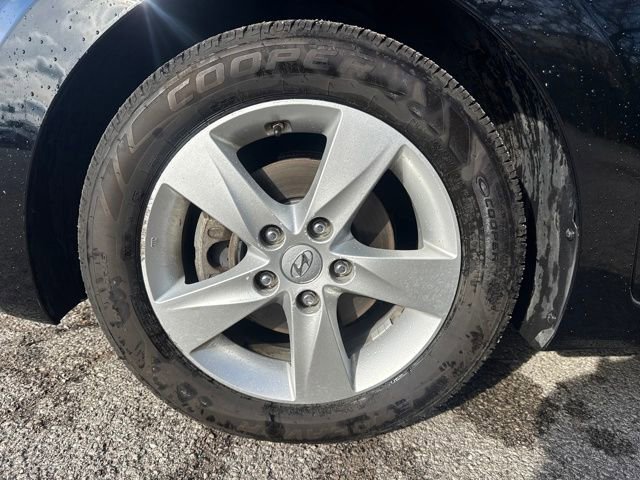 Used 2013 Hyundai Elantra GLS w/ Preferred Pkg image 10