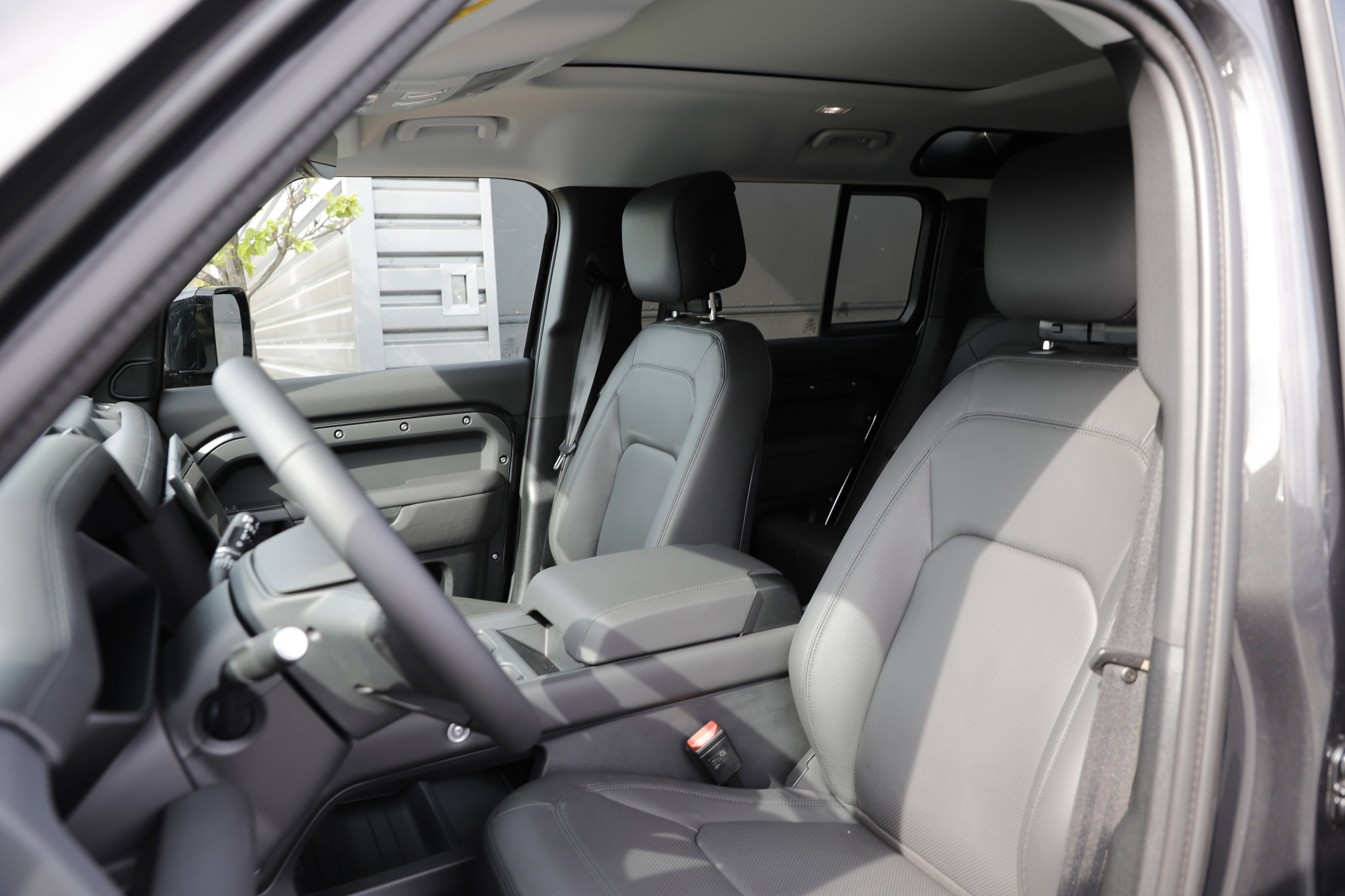 New 2026 Land Rover Defender 110 X-Dynamic SE image 16