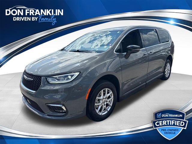 Used 2024 Chrysler Pacifica Touring FWD image 1