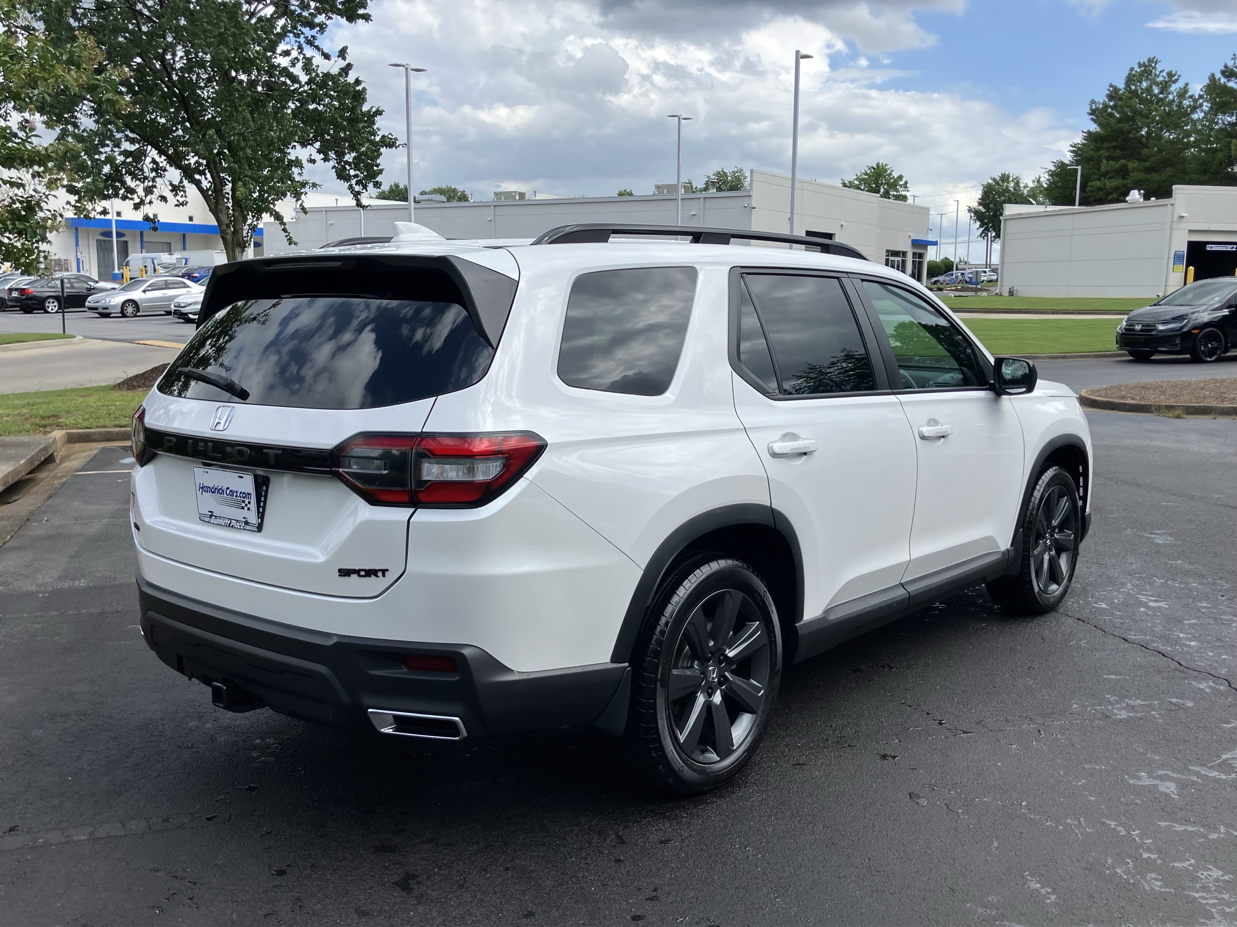 Certified 2025 Honda Pilot Sport image 10