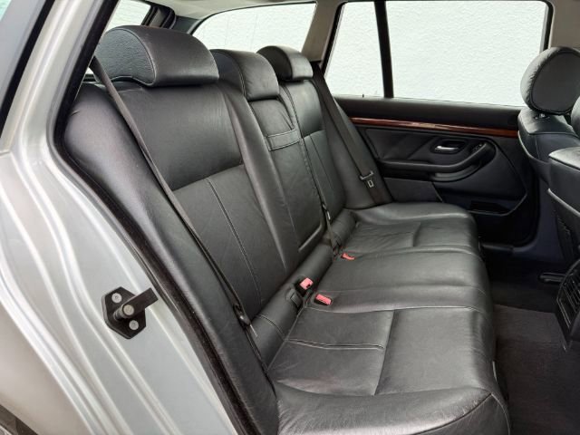 Used 2003 BMW 525i Wagon image 24