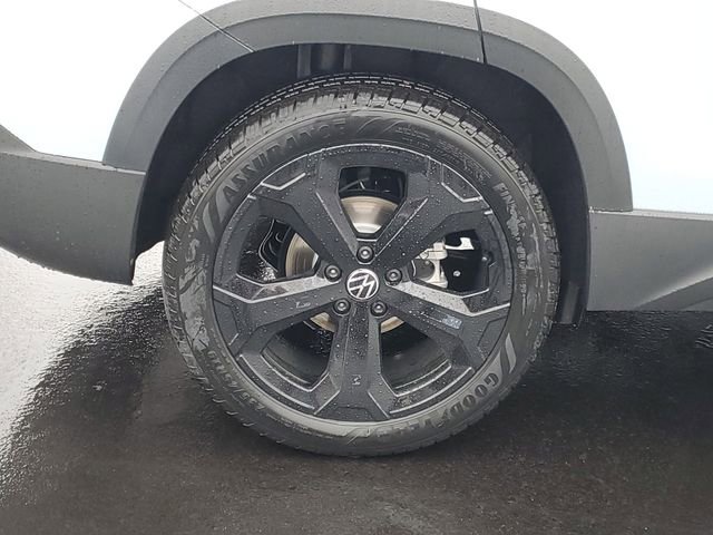 New 2026 Volkswagen Taos SE image 5