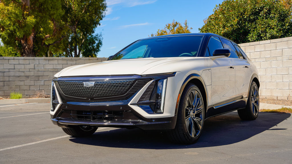 New 2027 Cadillac Lyriq Signature Sport RWD image 2