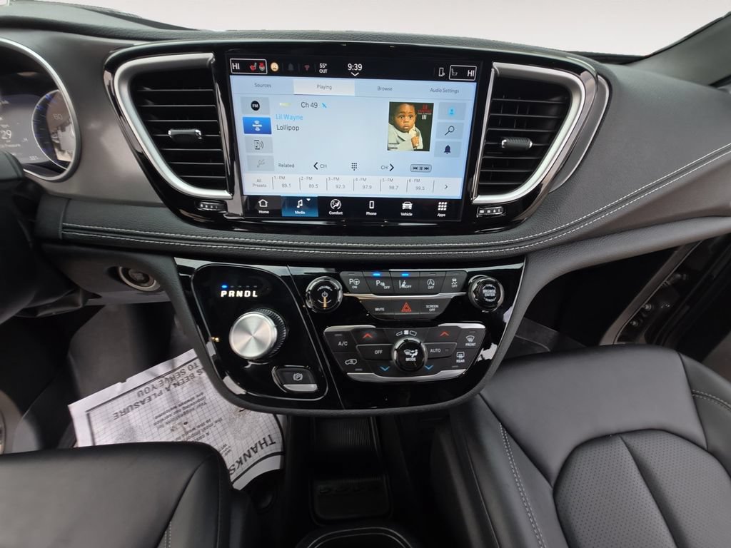 Used 2025 Chrysler Pacifica Select AWD/4WD image 14