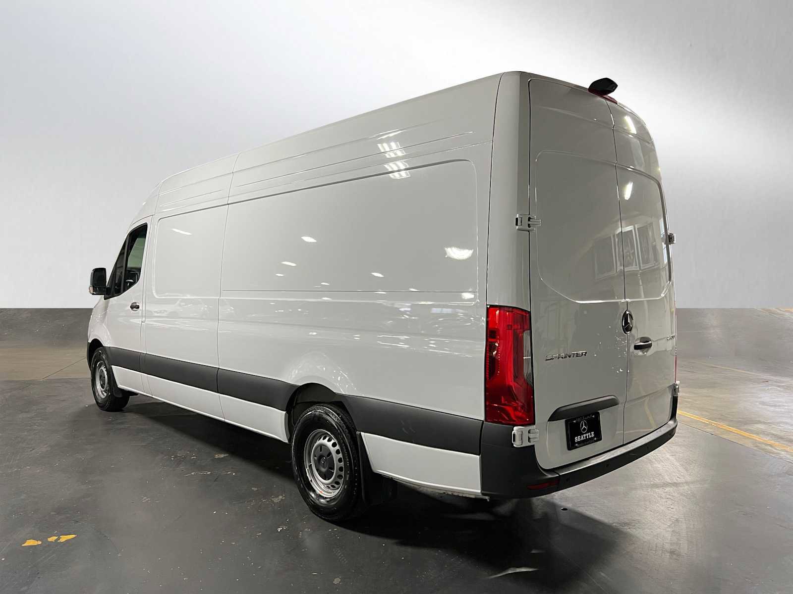 Used 2025 Mercedes-Benz Sprinter 2500 image 5