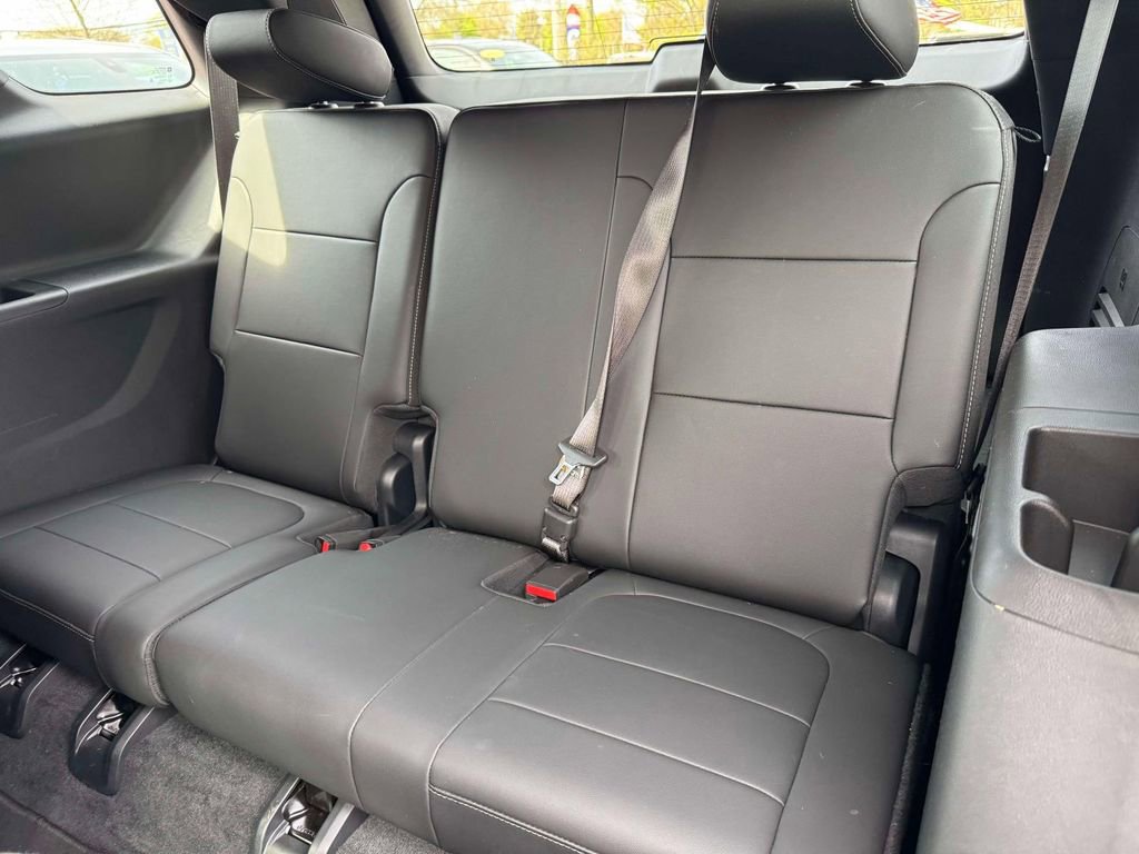 Used 2023 Chevrolet Traverse LT w/ LT Premium Package AWD/4WD image 9