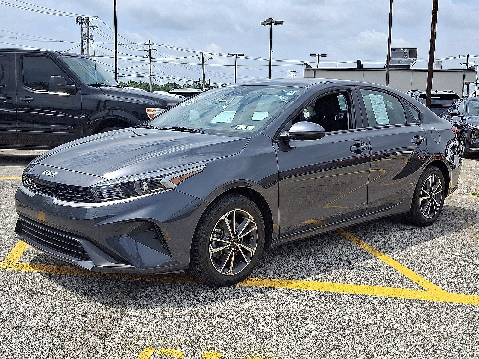 Used 2023 Kia Forte LXS FWD image 3