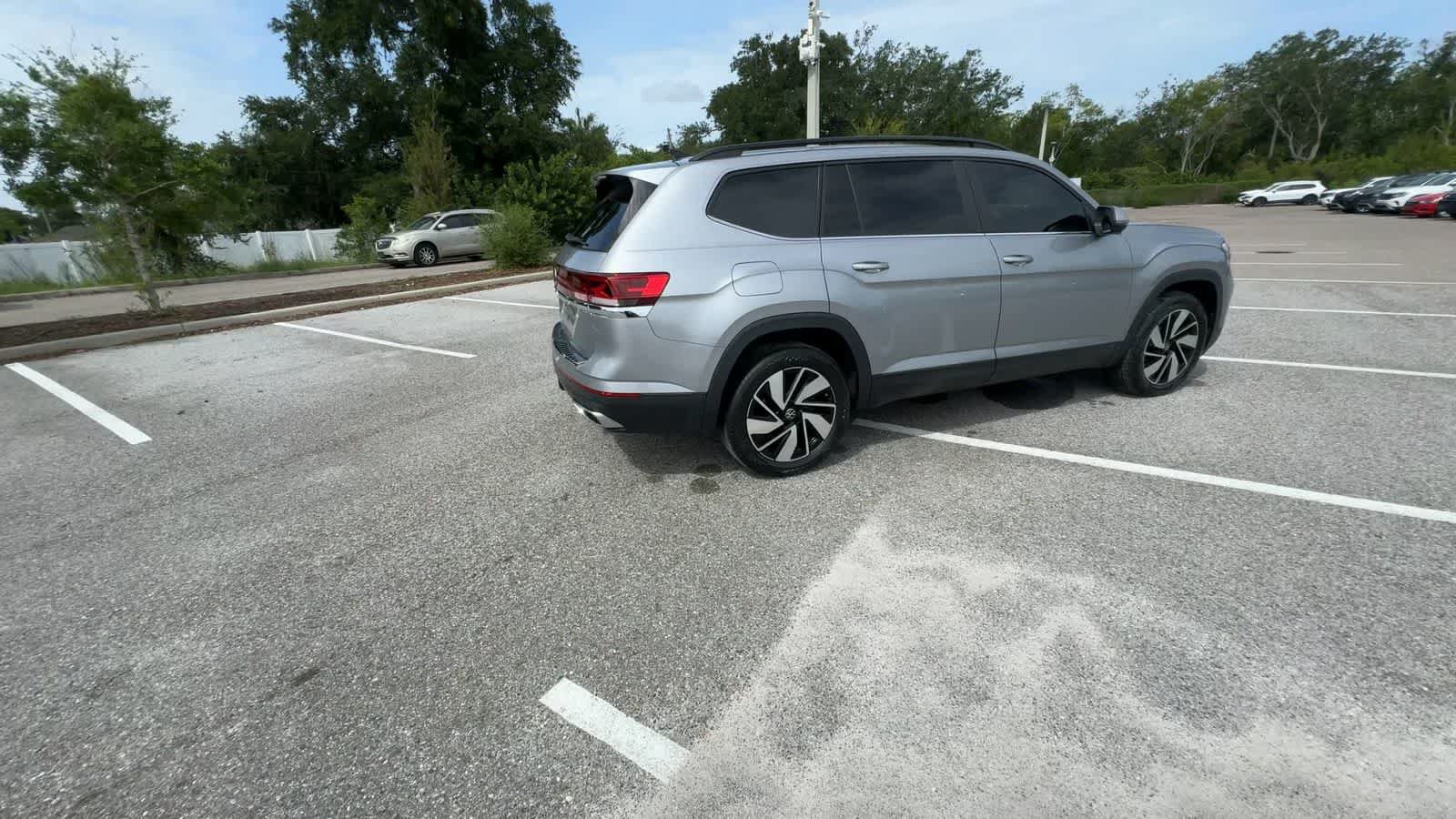 Used 2024 Volkswagen Atlas SE FWD image 8