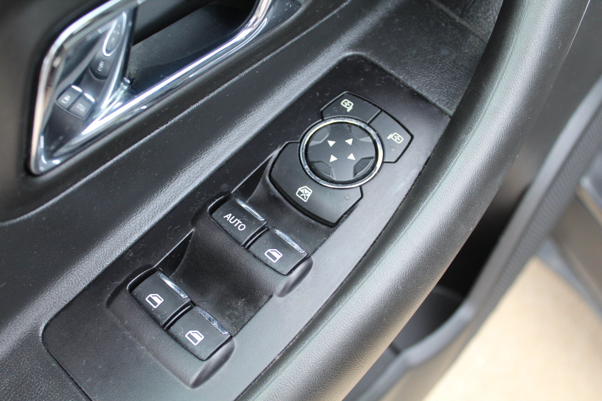 Used 2018 Ford Taurus SEL w/ Equipment Group 201A FWD image 24