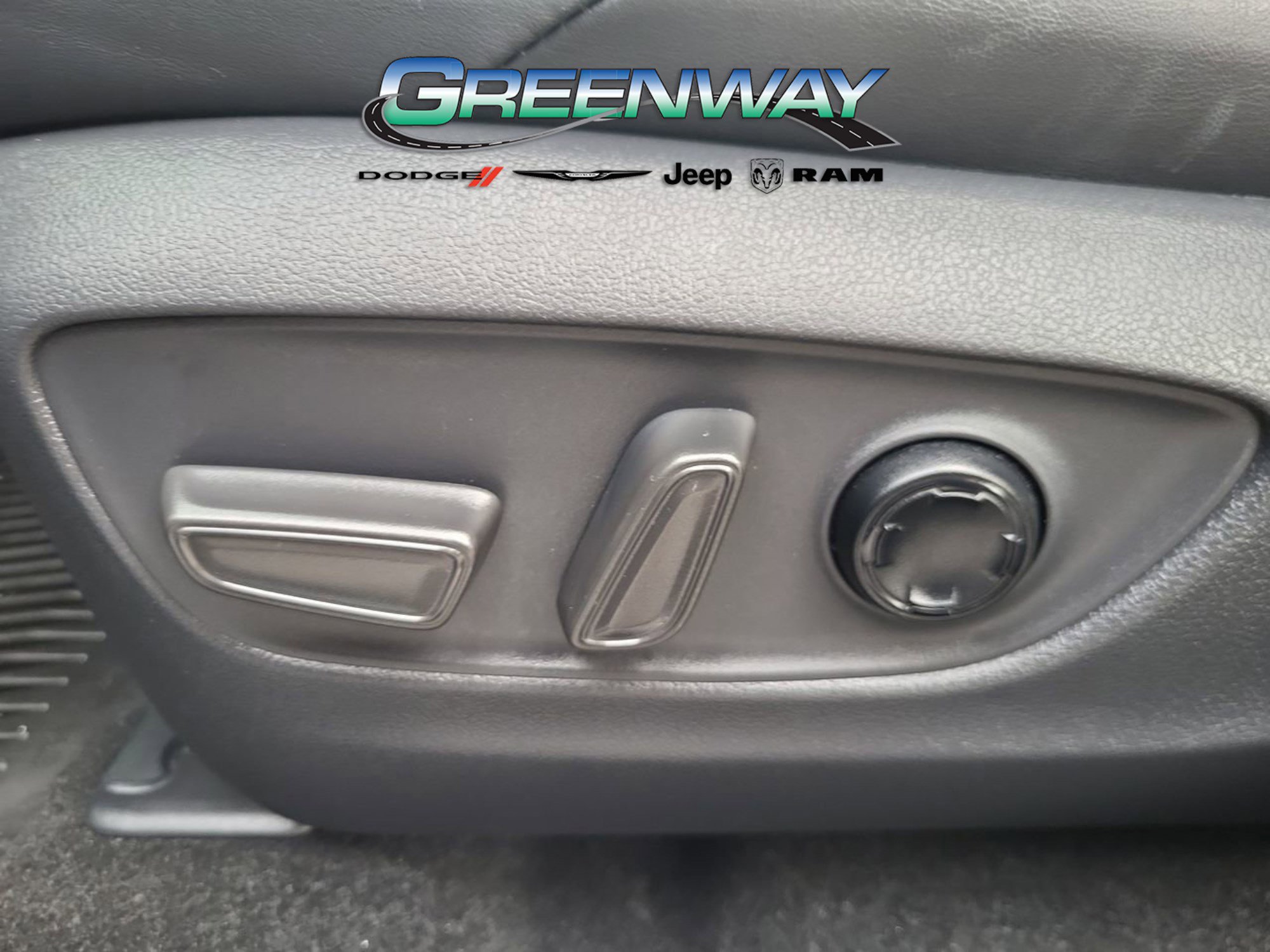 Used 2024 Toyota Venza Limited image 19