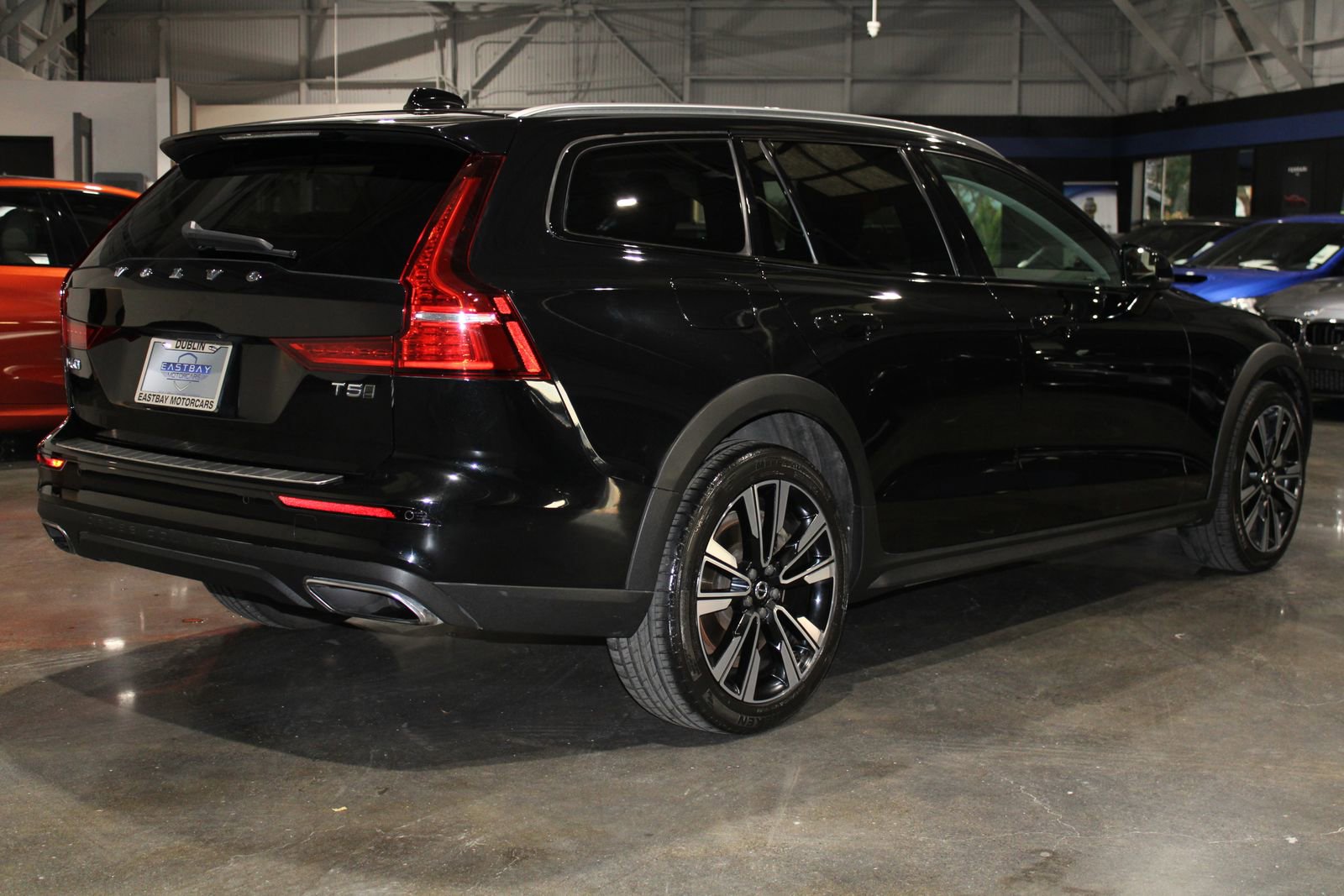 Used 2021 Volvo V60 T5 Cross Country w/ Climate Package image 11
