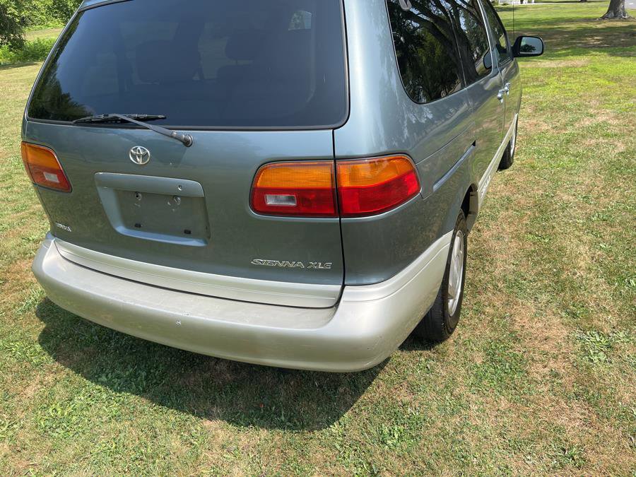 Used 1999 Toyota Sienna LE FWD image 28