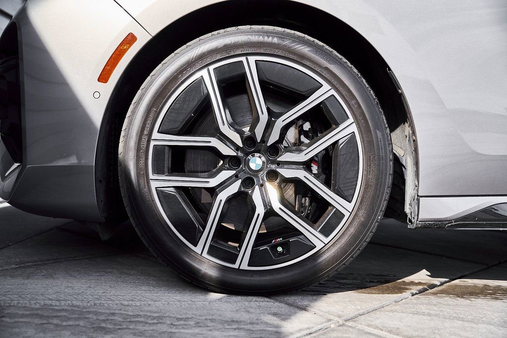 Used 2024 BMW 760i xDrive image 3