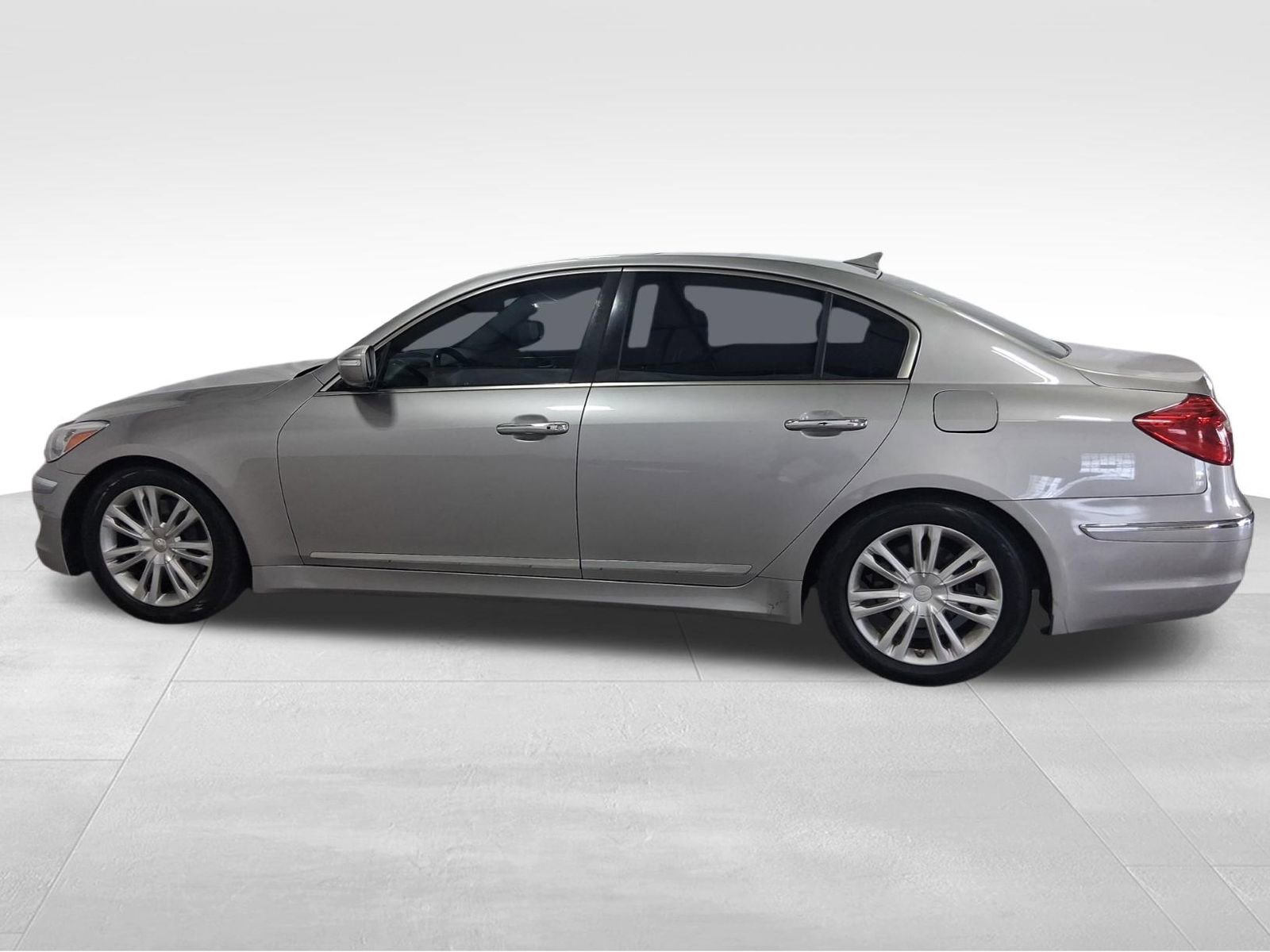 Used 2012 Hyundai Genesis 5.0 image 8