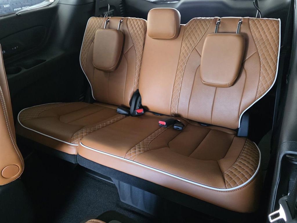 New 2026 Chrysler Pacifica Pinnacle w/ Trailer Tow Group image 18