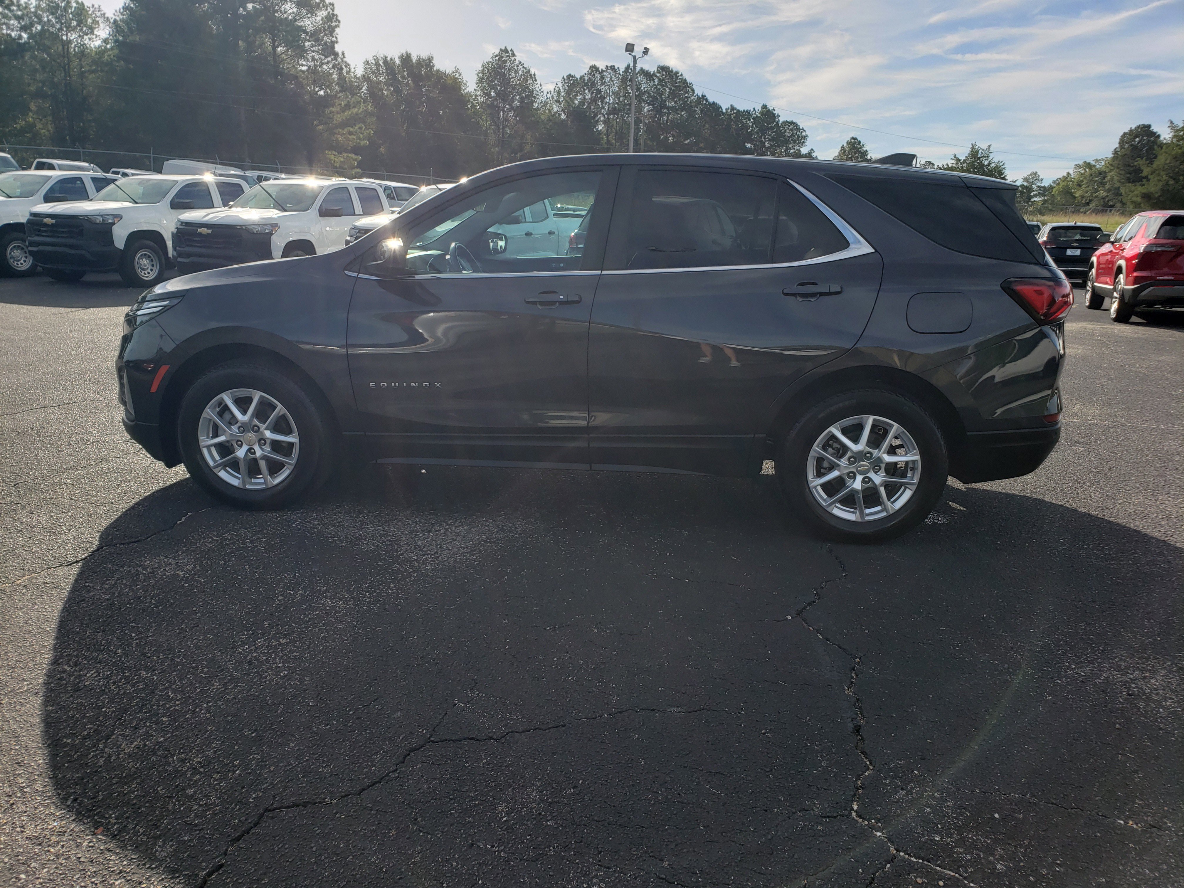 Used 2022 Chevrolet Equinox LT w/ Driver Convenience Package image 6