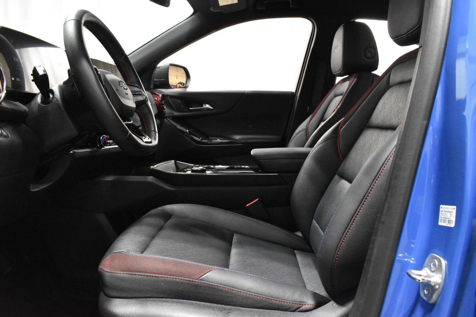 Used 2025 Chevrolet Equinox RS image 4