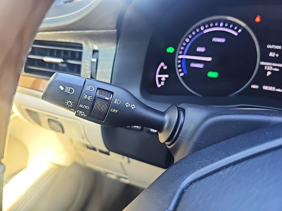 Used 2015 Lexus ES 300h w/ Navigation System Package FWD image 19