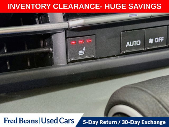 Used 2025 Toyota Sienna XLE FWD image 26