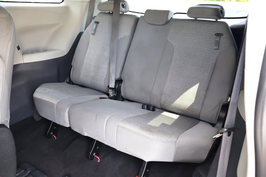 Used 2022 Toyota Sienna LE FWD image 24