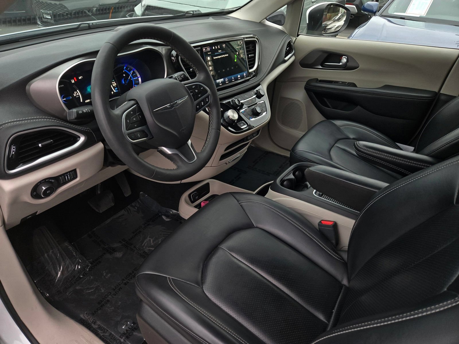 Used 2023 Chrysler Pacifica Touring-L FWD image 8