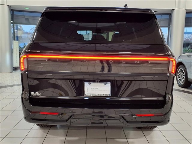Certified 2025 Lincoln Navigator Reserve w/ Jet Appearance Package image 23