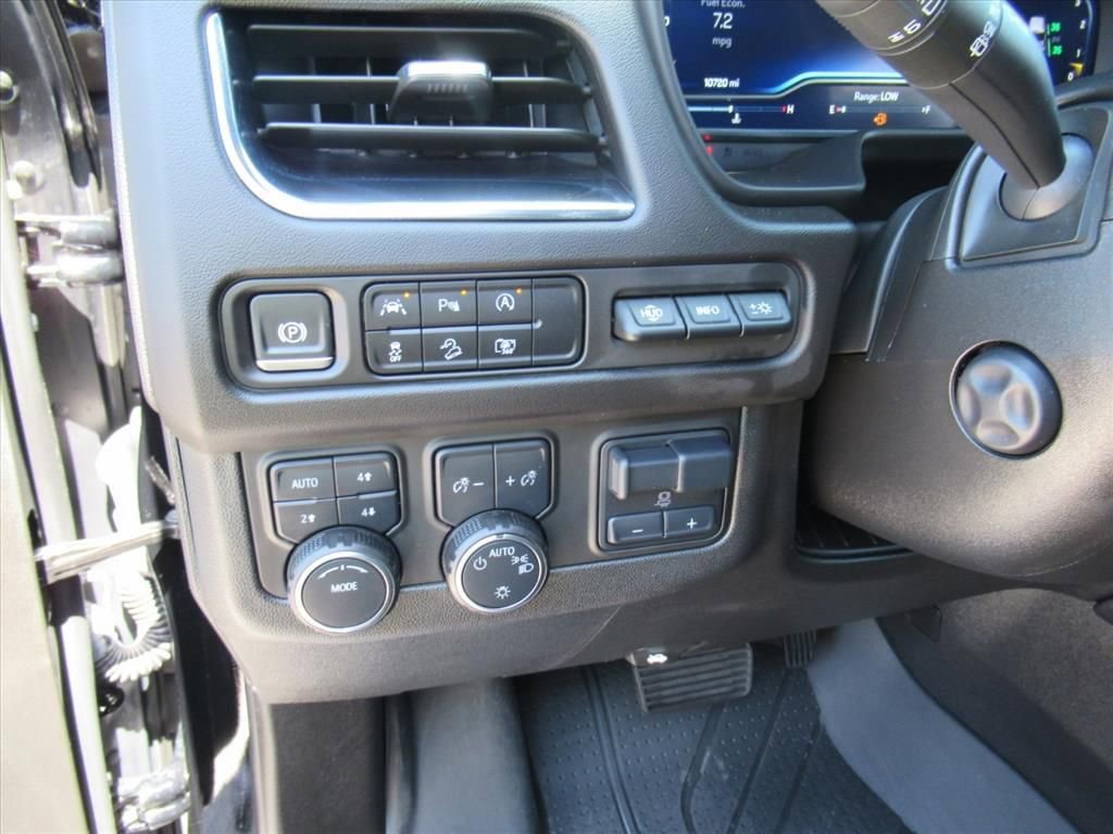 Used 2024 Chevrolet Tahoe Premier AWD/4WD image 17
