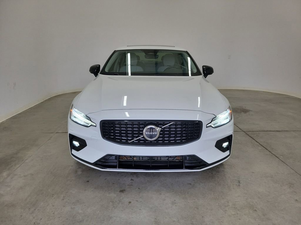 Used 2025 Volvo S60 B5 Core AWD/4WD image 2