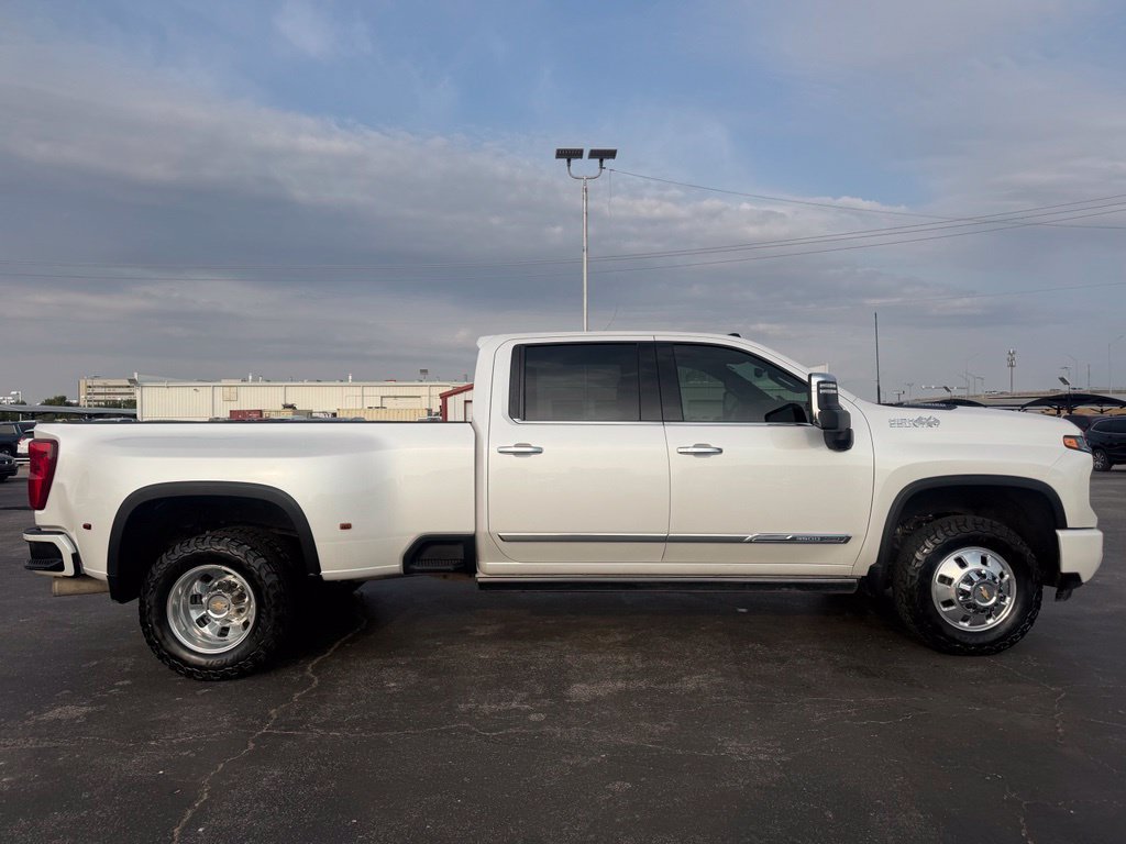 Used 2024 Chevrolet Silverado 3500 High Country w/ High Country Premium Package AWD/4WD image 4