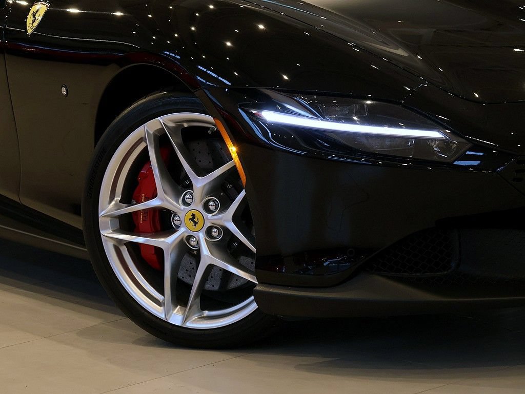 Certified 2025 Ferrari Roma Spider RWD image 7