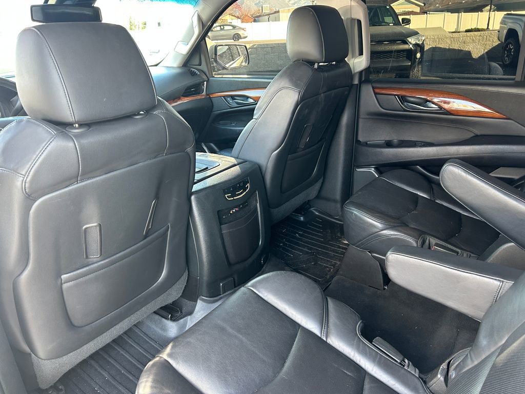 Used 2015 Cadillac Escalade Luxury AWD/4WD image 30