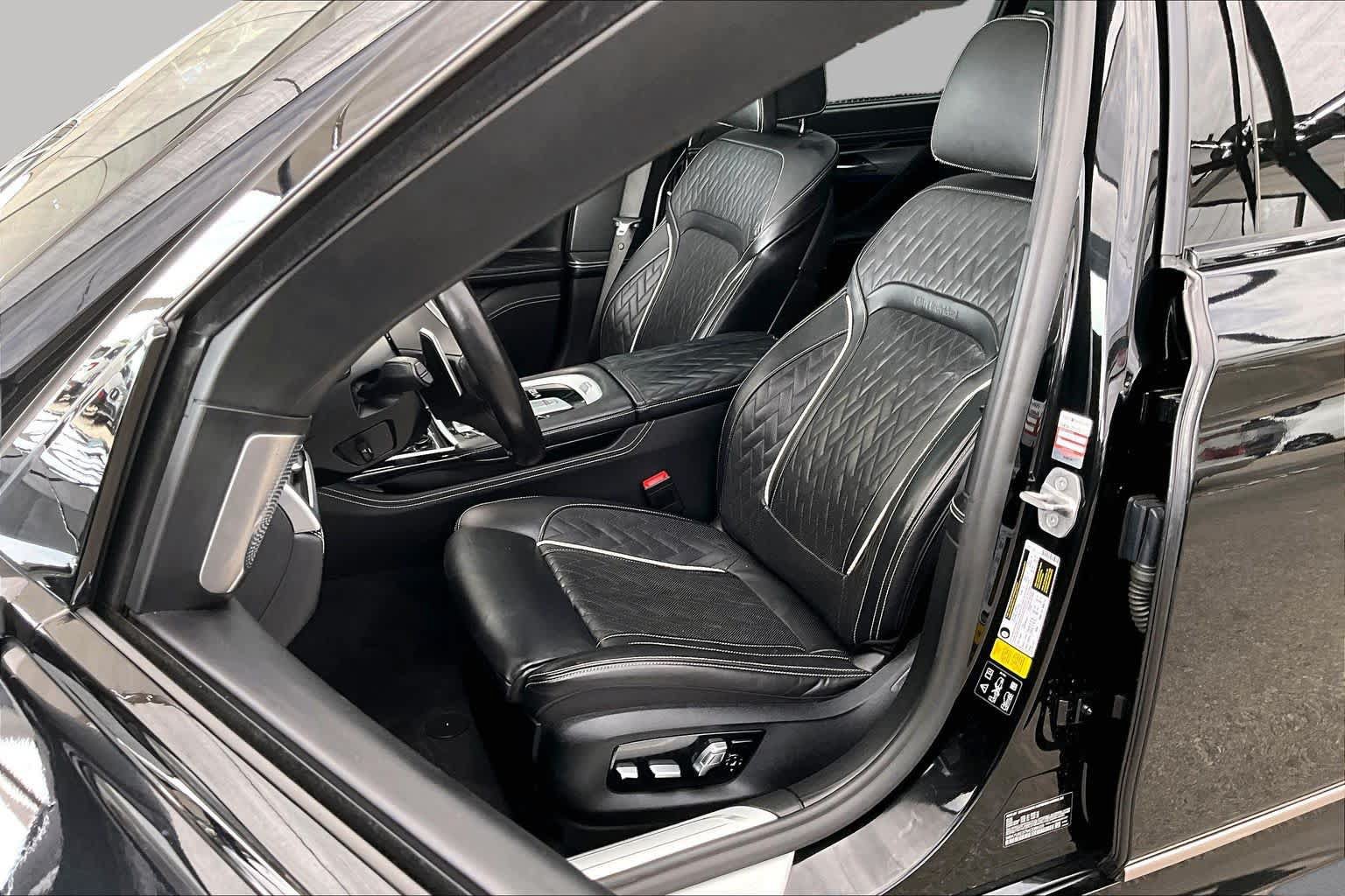 Used 2021 BMW M760i xDrive w/ Luxury Rear Seating Package AWD/4WD image 8