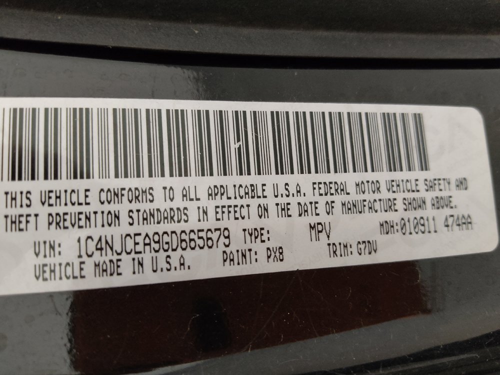 Used 2016 Jeep Compass Latitude FWD image 33