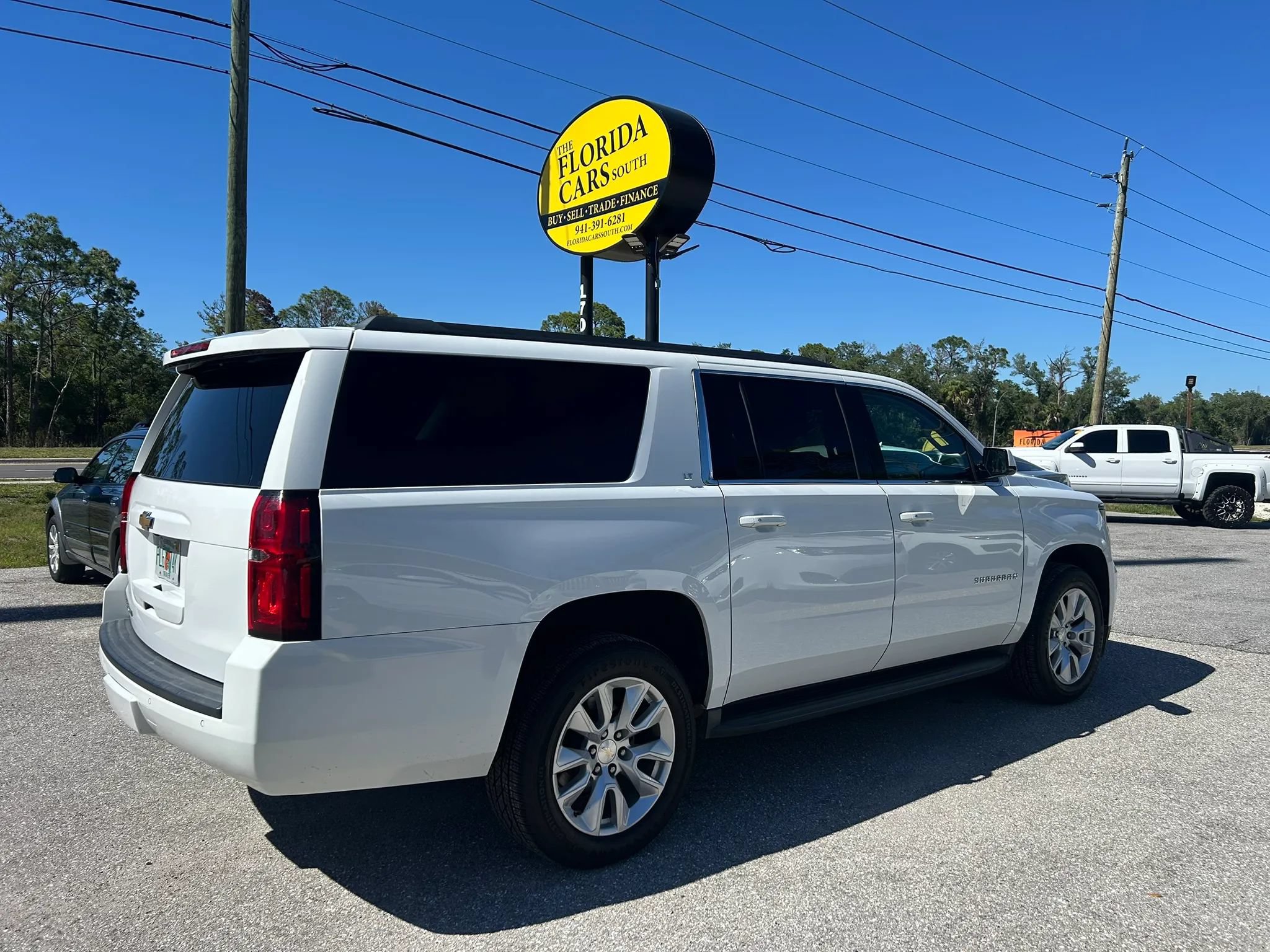 Used 2017 Chevrolet Suburban LT RWD image 6