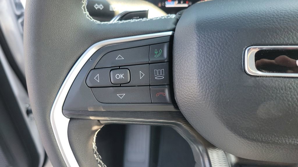 Used 2025 Jeep Grand Cherokee Laredo image 22