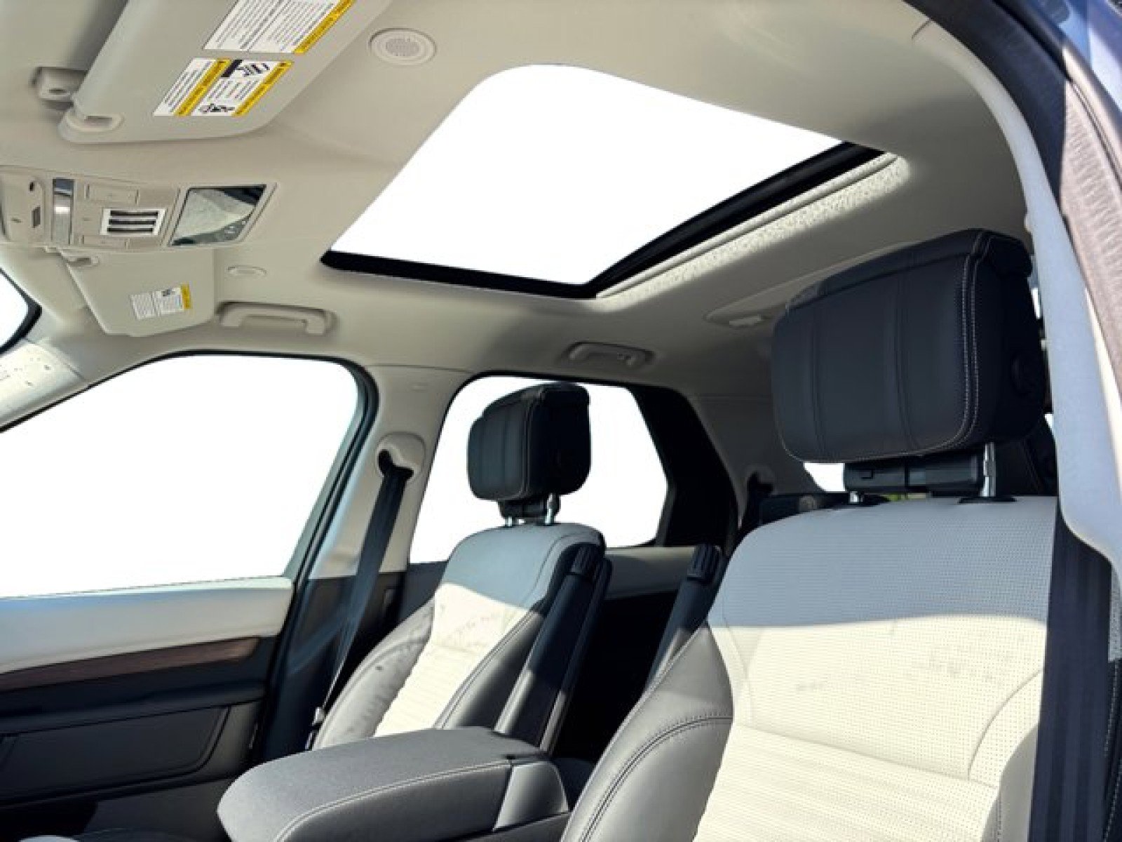 New 2025 Land Rover Discovery Dynamic SE image 12