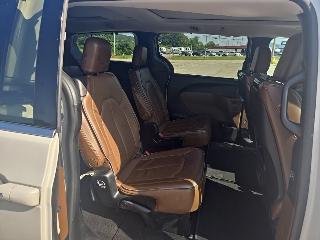 Used 2017 Chrysler Pacifica Limited FWD image 19